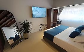 BlueLux Mde B&B - Gratis Desayuno Continental -Gratis Transporte desde Aeropuerto hasta Medellin